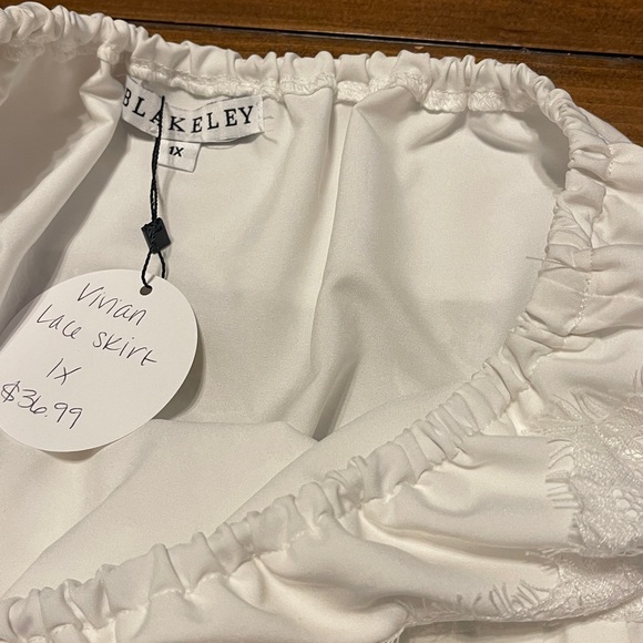 Vivian white  Lace Trim slip Skirt NWT - Picture 7 of 7